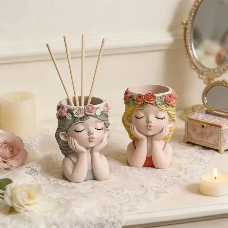 Pouting Girl With Flower Crown - Potsticker Mold reseña y precio